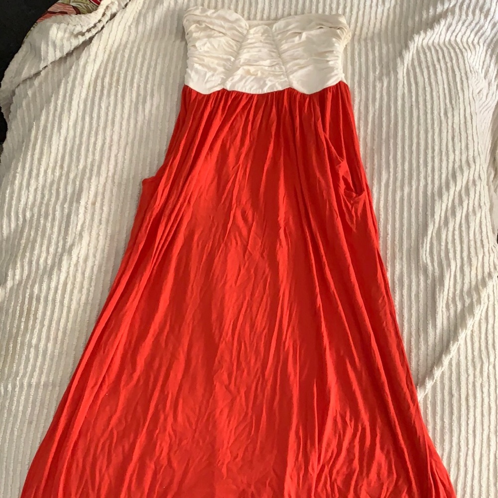 Cute strapless maxi - flattering with pockets!!